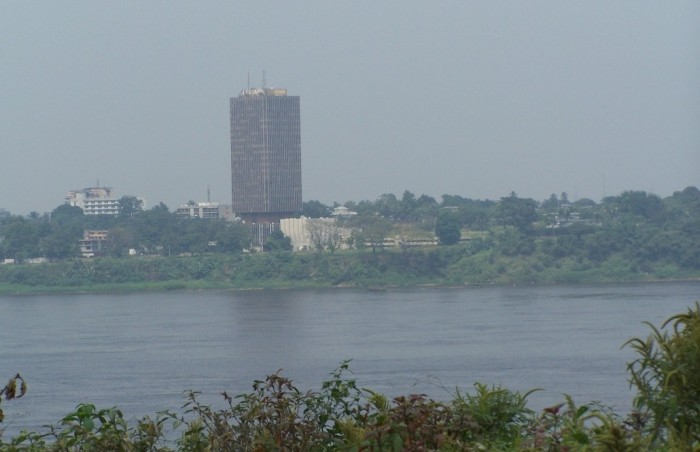 Mesto na protejsim brehu reky Kongo, Kinshasa