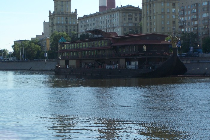 Reka Moskva & lodka