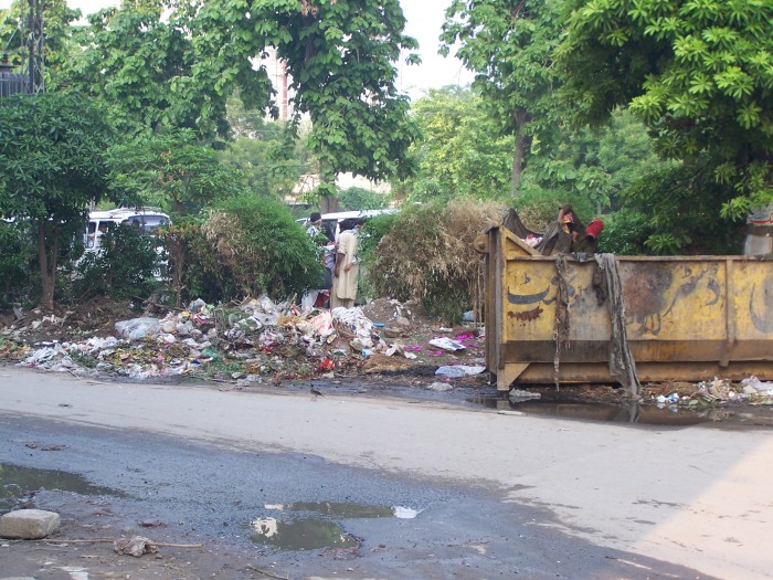Smetiste kousek od nasi kancelare v Lahore