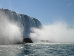 Niagarske vodopady, foceno z lodi
